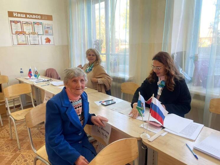 101-летняя жительница Свердловской области пришла на избирательный участок