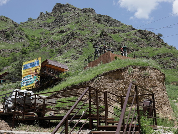 Два человека погибли из-за обрыва канатной дороги на Эльбрусе