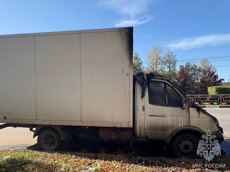 Грузовой автомобиль сгорел на улице Огнеборцев в Иванове