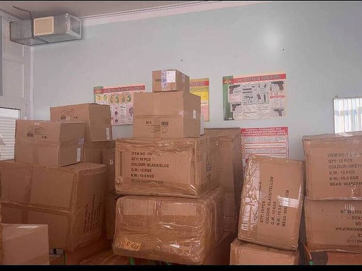 Ямалы доставили порядка двадцати коробок гуманитарной помощи для жителей Волновахи