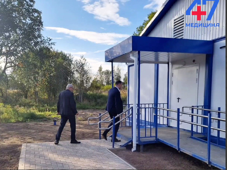 Глава комитета по здравоохранению Ленобласти осмотрел строящийся ФАП в Турово