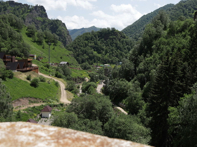 Спасатели нашли еще одного не выжившего при обрыве канатки на Эльбрусе