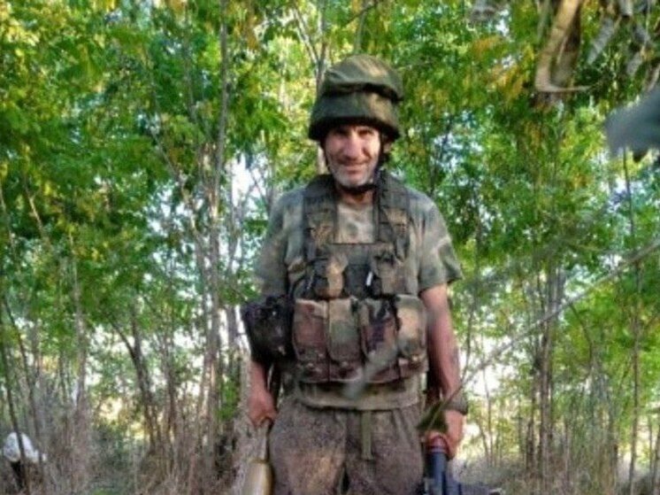 Астраханцу вручили медаль за спасением сослуживца