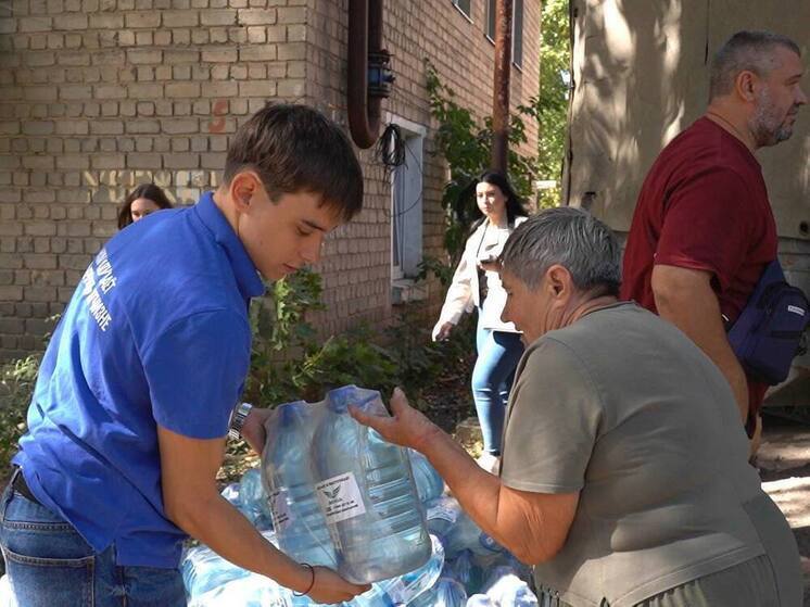 Волонтёры продолжают доставлять воду жителям ДНР