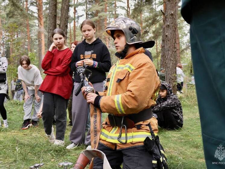 Игры, которые учат смелости и ответственности. Сотрудники МЧС России приняли участие в туристическом слёте