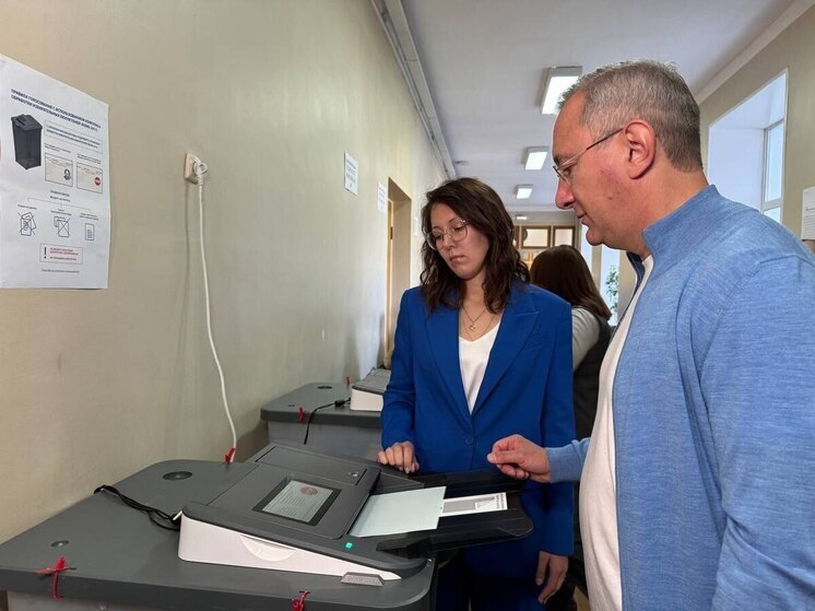 Калужский губернатор пришел на избирательный участок и проголосовал