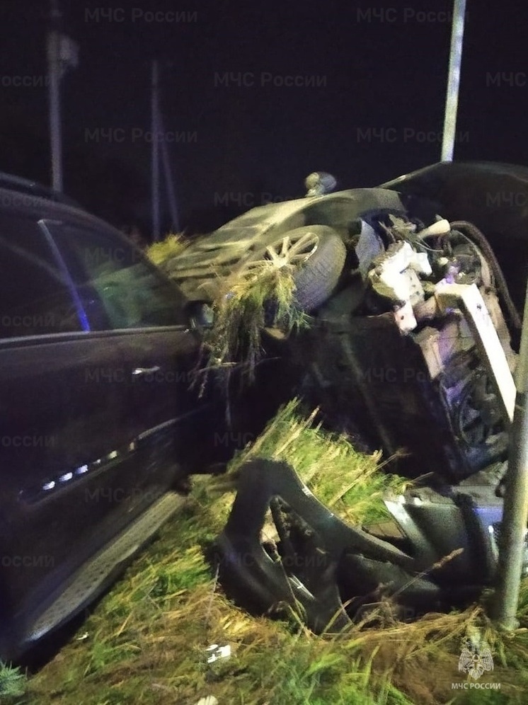 В Тарусском районе столкнулись Mercedes и Peugeot: есть пострадавшие