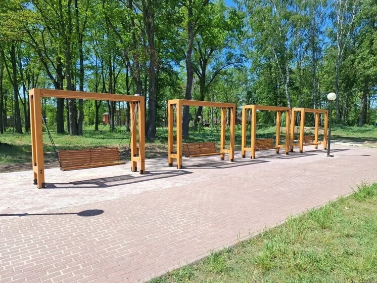 Жителей Дзержинского района обрадовали "Дубками"