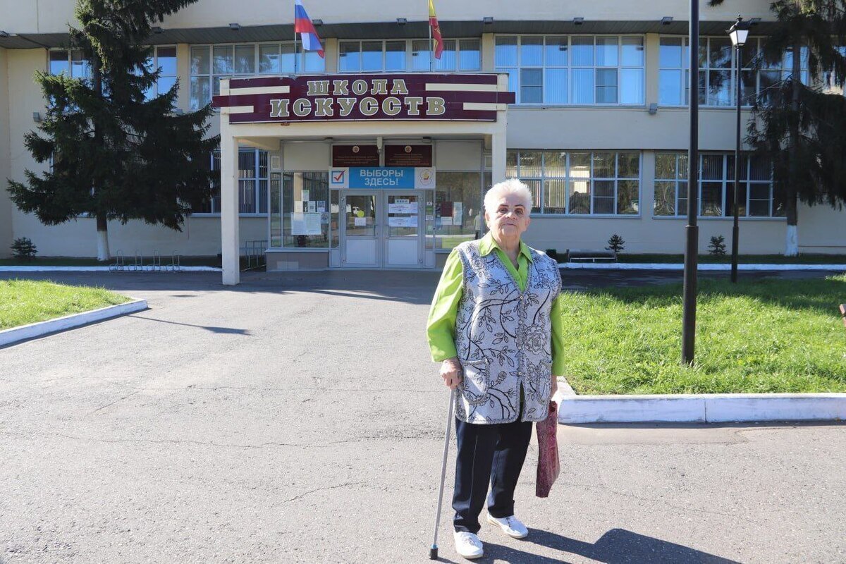 Жительница блокадного Ленинграда проголосовала на участке в Новочебоксарске