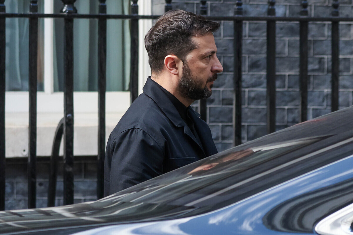 AG: украинцы хотят президентских выборов, делая Зеленского уязвимым