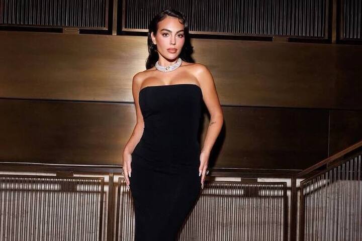 2 знойные брюнетки встретились на одном мероприятии