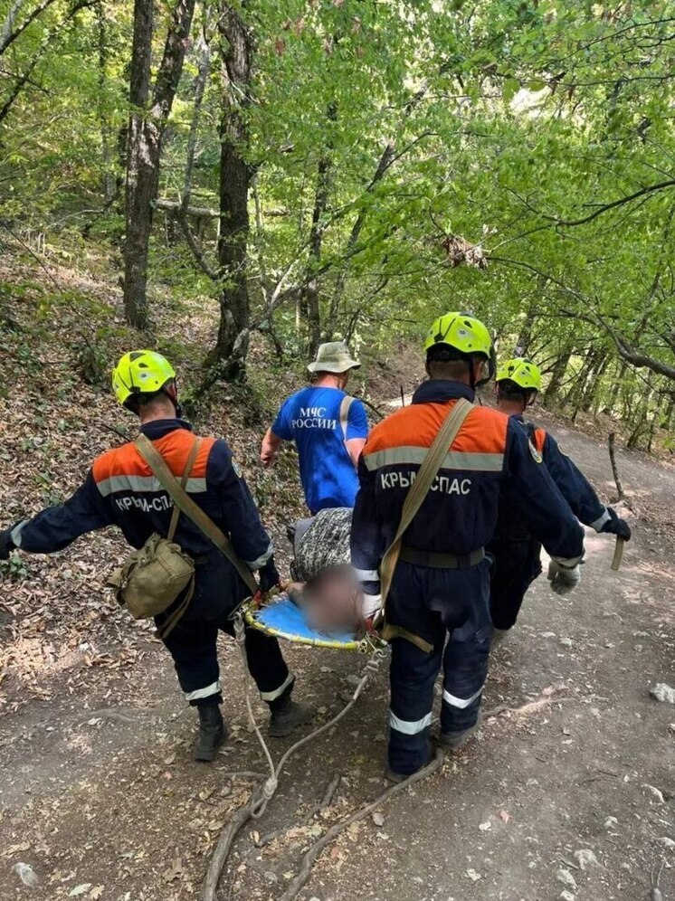 В горах Бахчисарайского района спасли пострадавшего мужчину