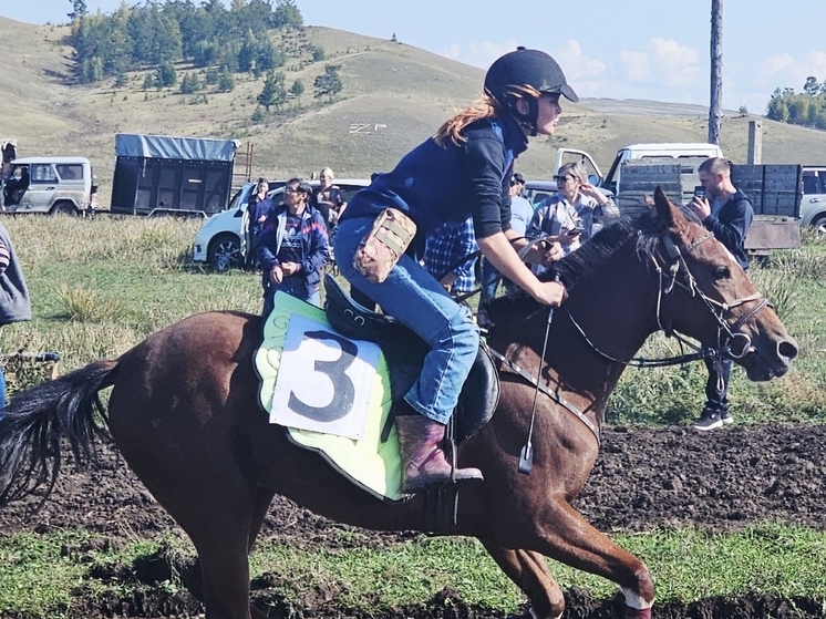 Непредсказуемо завершились скачки сельских конников Хакасии