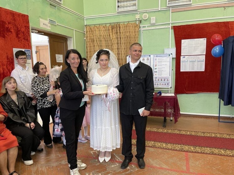 Молодожёны из Думиничей проголосовали сразу после свадьбы