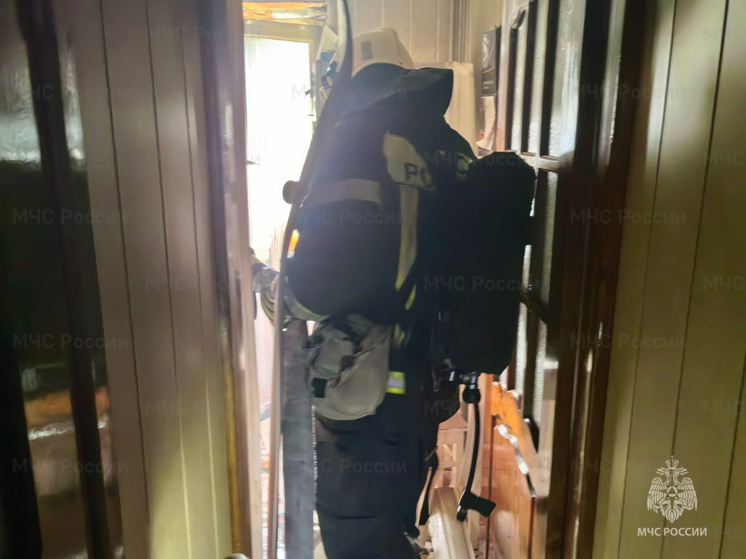 В калужском Кирове на улице Ленина загорелась квартира