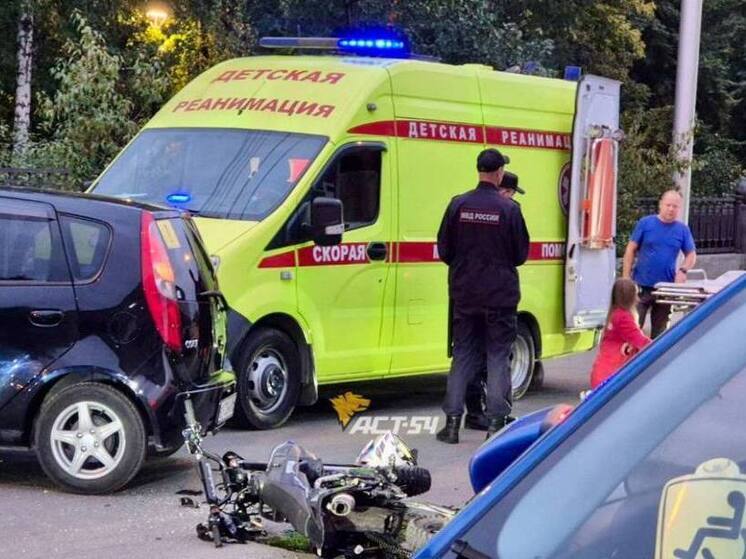 Подросток на питбайке пострадал в ДТП с Mitsubishi Colt в Новосибирске