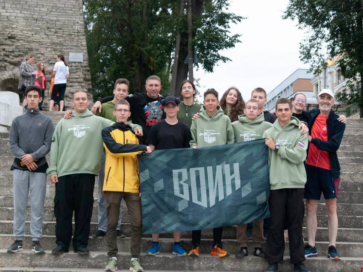 На набережной реки Великой в Пскове в 173-й раз прошел субботний старт массового забега «5 верст