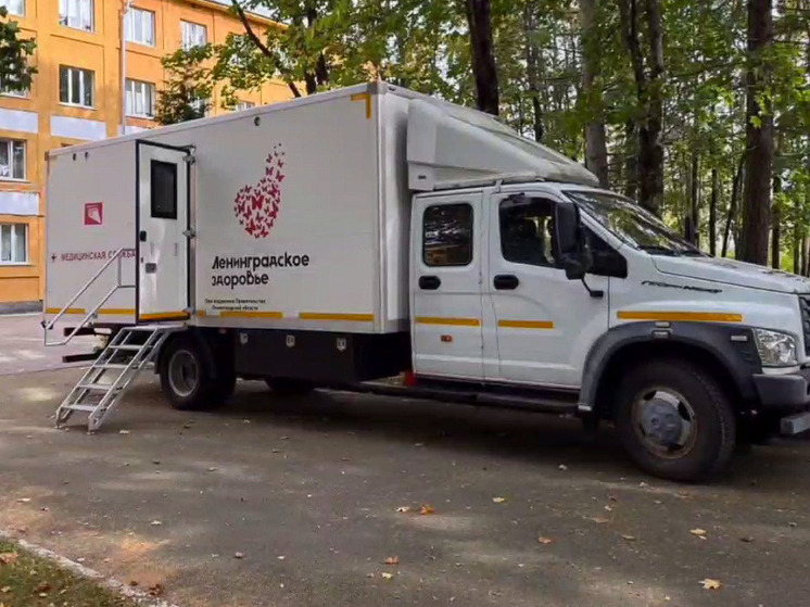 В Лодейном Поле у избирательного участка развернули пункт вакцинации