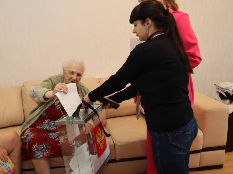 Ветеран Надежда Есина проголосовала на выборах курского губернатора