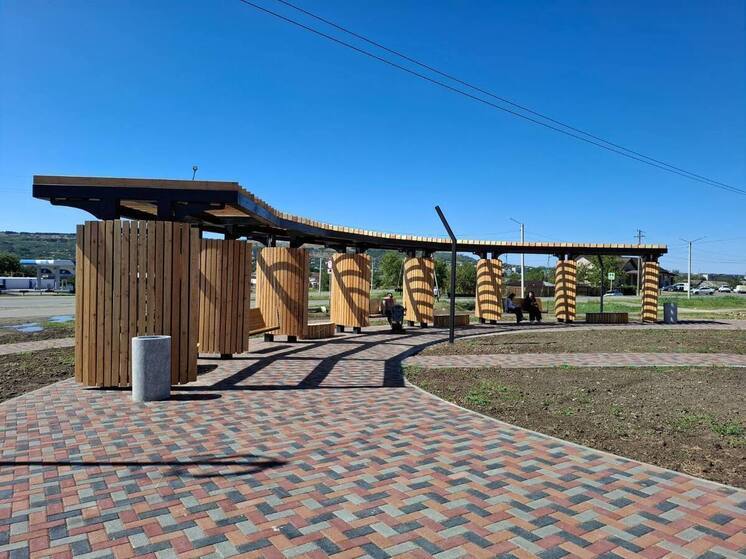 В Светлограде благоустроили территорию у районной больницы