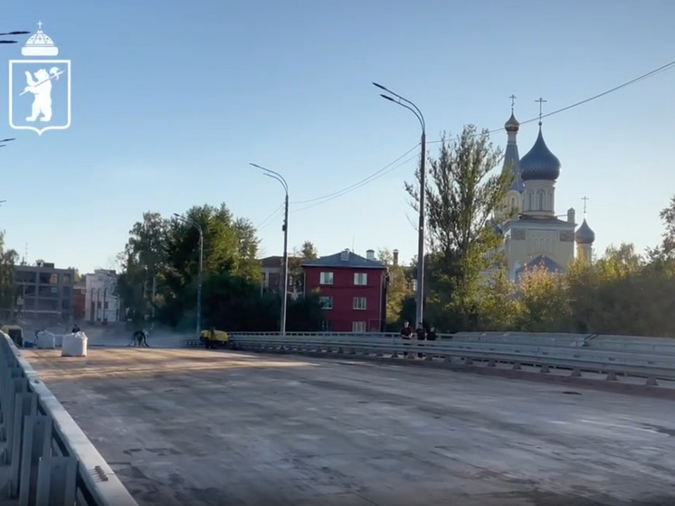 В Ярославле Комсомольский мост расчистили под укладку гидроизоляции