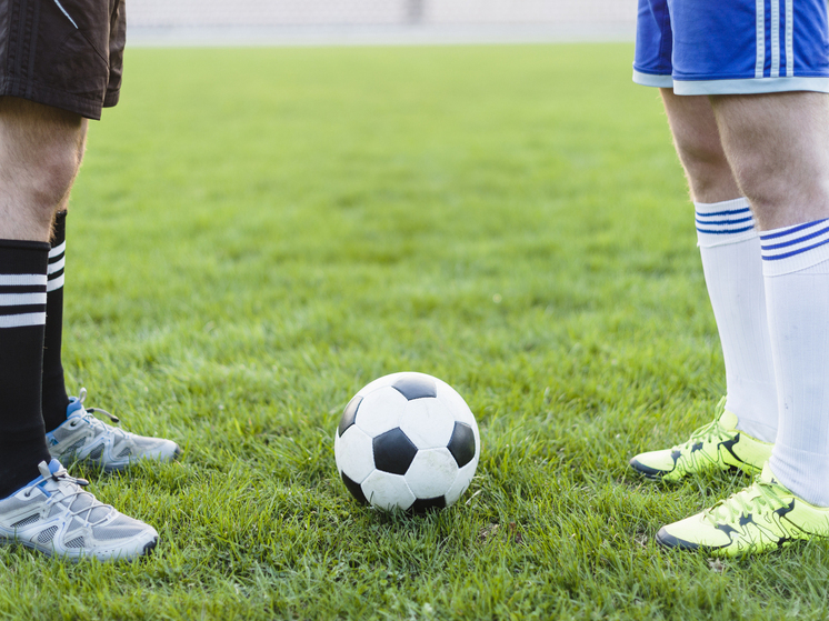 В новосибирской школе №177 открыли футбольный комплекс с четырьмя полями