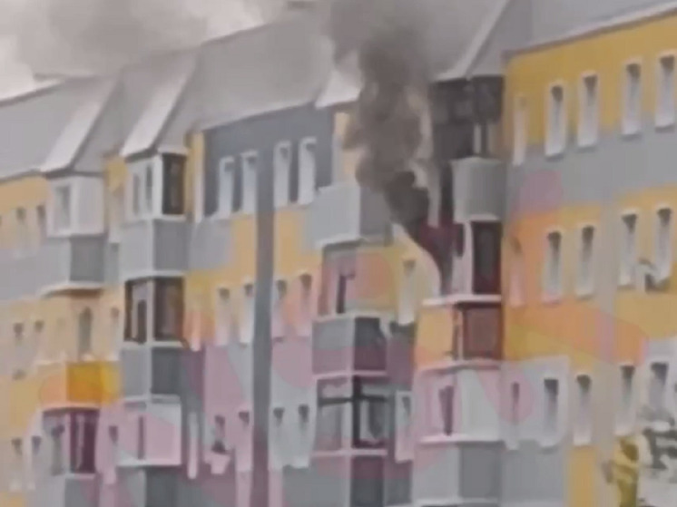 В Ноябрьске полыхал балкон квартиры в жилом доме