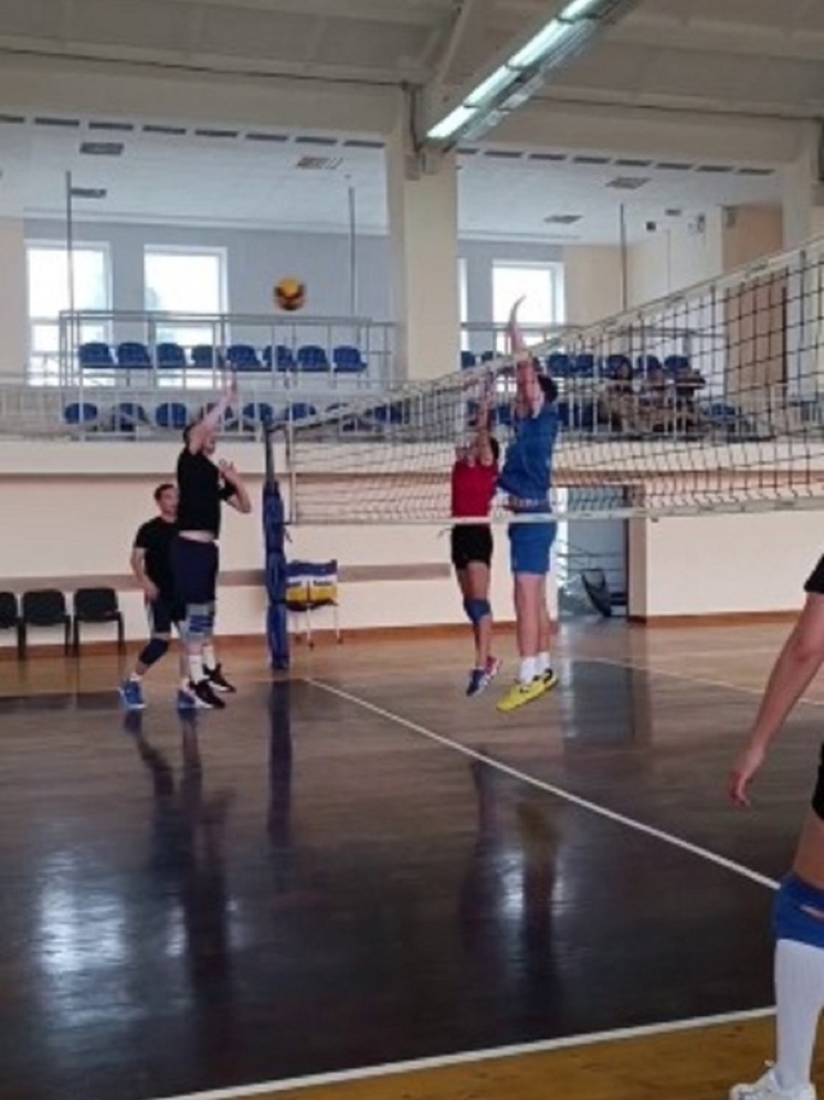 В Элисте стартовал турнир по волейболу