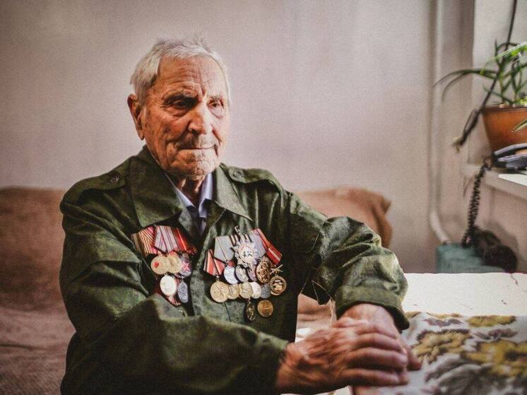 Глава Северной Осетии поздравил танкистов с праздником и отметил вклад ветерана Ивана Тимошкина