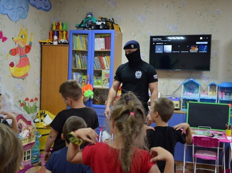 Росгвардейцы навестили воспитанников Детского социального центра в Горловке