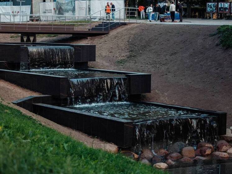 В Смоленске после реконструкции открылся каскадный водопад на улице Дзержинского