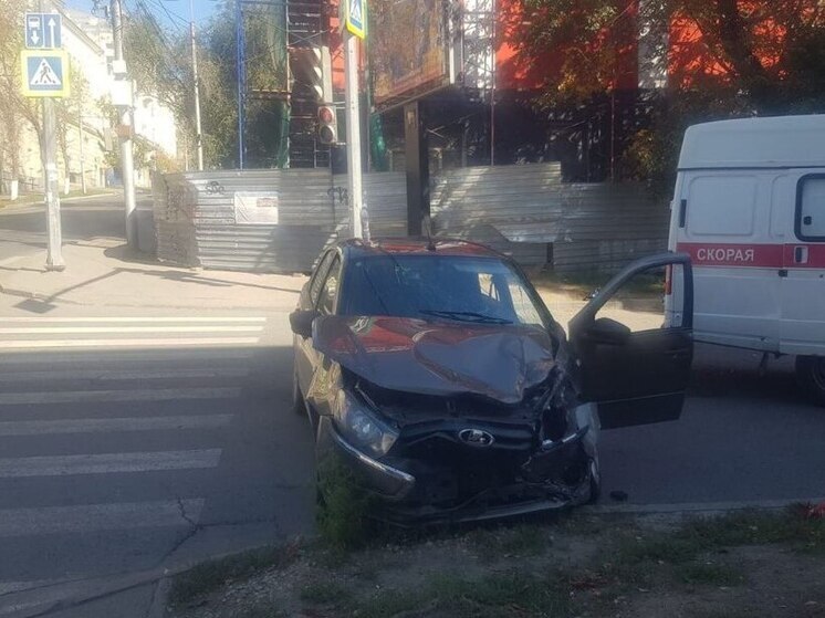 После ДТП в центре Саратова несколько человек оказались в больнице