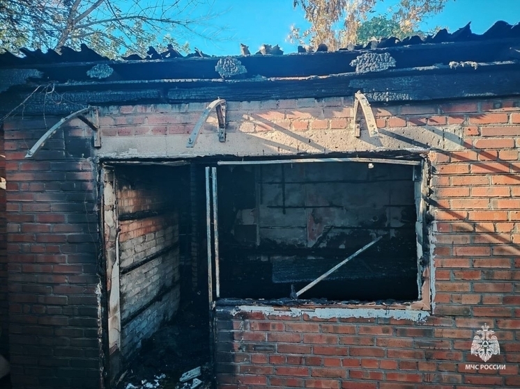На пожаре в Шахтах погиб 58-летний  мужчина