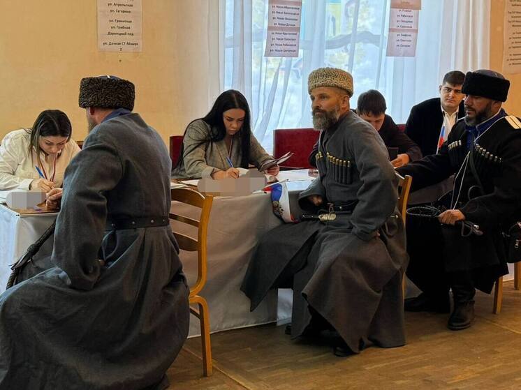 В Железноводске казаки прибыли на выборы верхом на лошадях