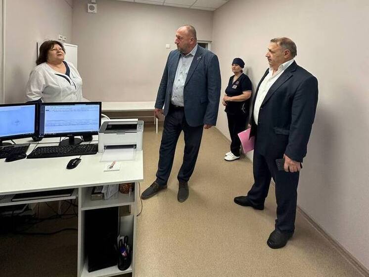 Министр здравоохранения Ставрополья проверил оснащение Туркменской районной больницы