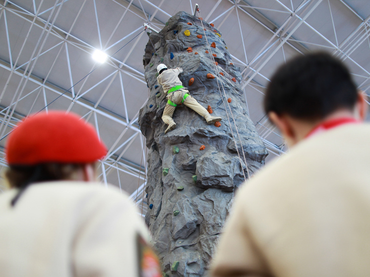 Студентка получила травмы, упав со скалодрома в Москве