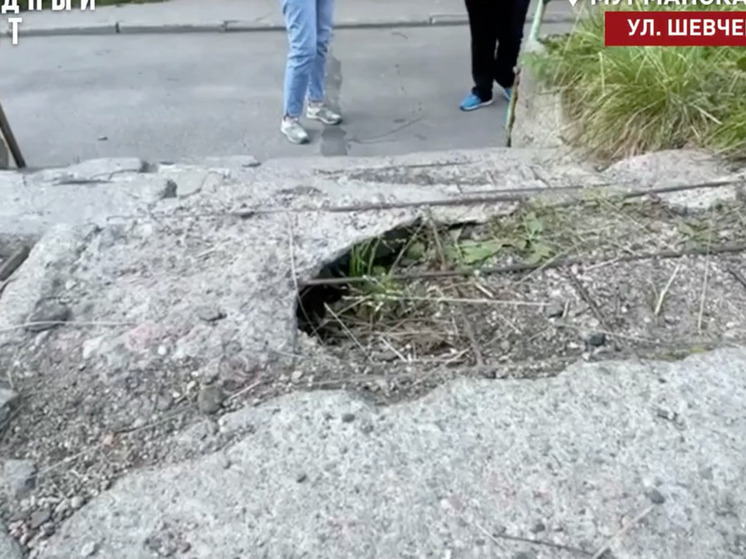 Народный фронт взял под контроль ремонт опасных лестниц в Мурманске