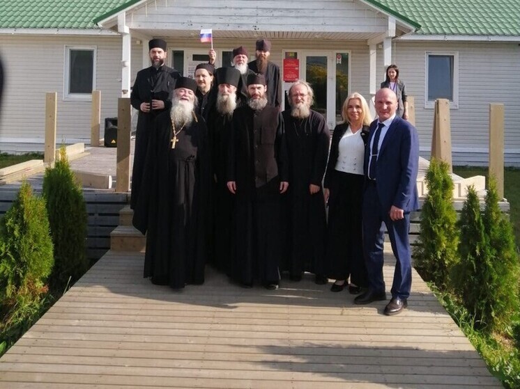 В Ленобласти монахи пришли на избирательные участки