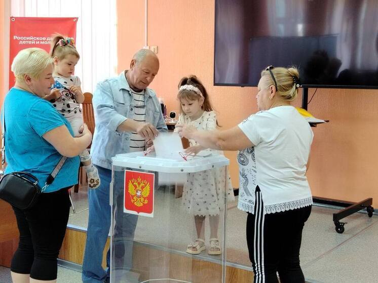 Белгородцы приходят на избирательные участки всей семьей