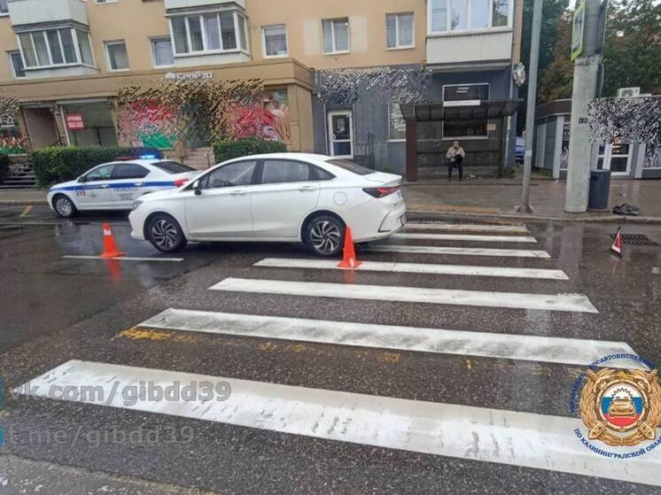В Калининграде легковой автомобиль сбил пешехода на «зебре»