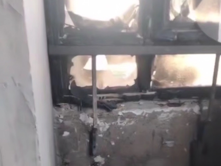 В Ростове пожар на балконе многоэтажки произошел из-за брошенного окурка