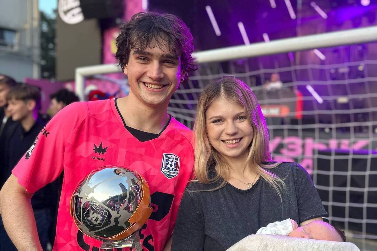 Александра Трусова взяла новорожденного сына на свое выступление