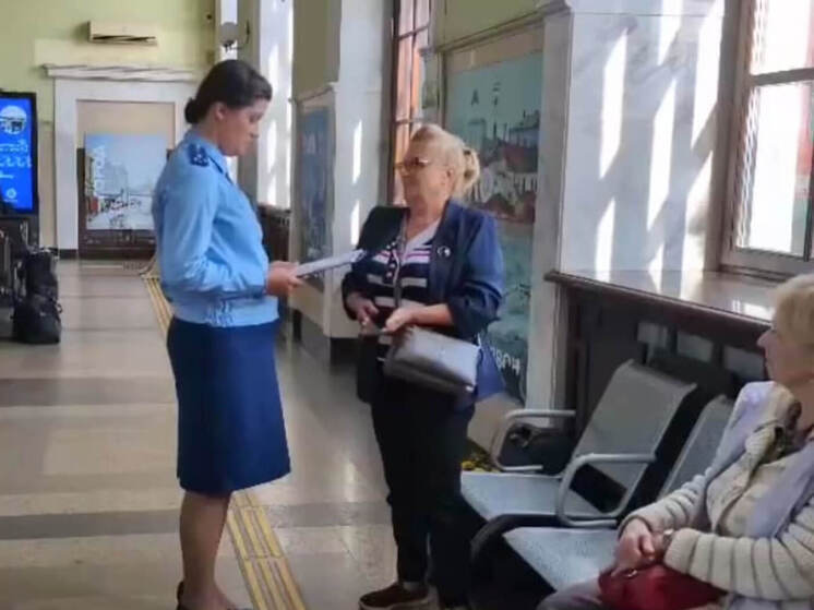 Застрявшим на вокзалах в Ленобласти пассажирам выдали еду