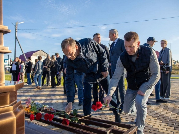 В НАО торжественно открыли Аллею полярных лётчиков