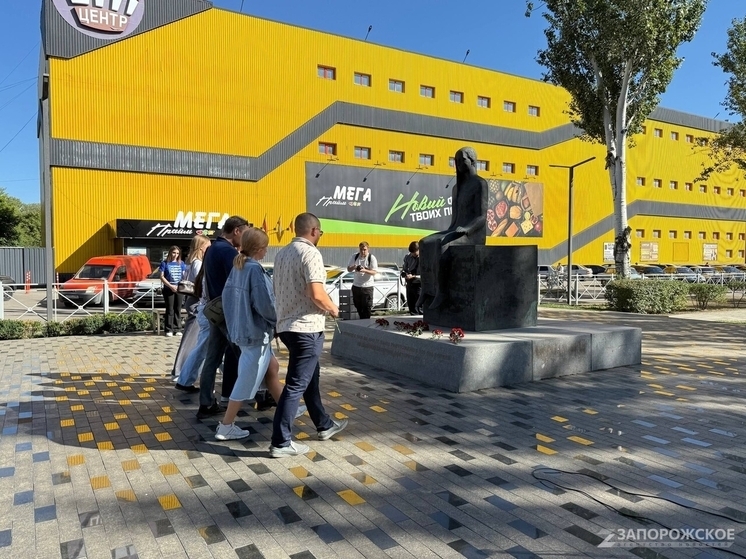 Общественники Мелитополя почтили память жертв фашизма