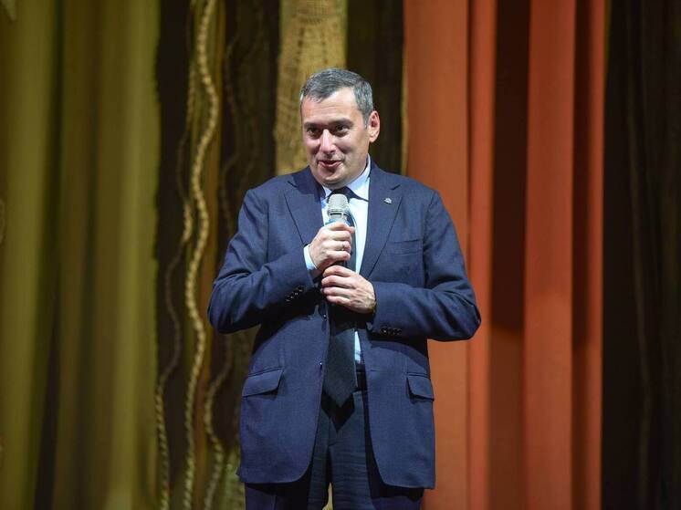 Врио губернатора Хинштейн лидирует на выборах главы региона