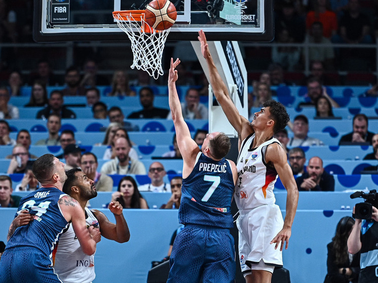 Сборная Германии обыграла команду Турции в финале чемпионата Европы по баскетболу