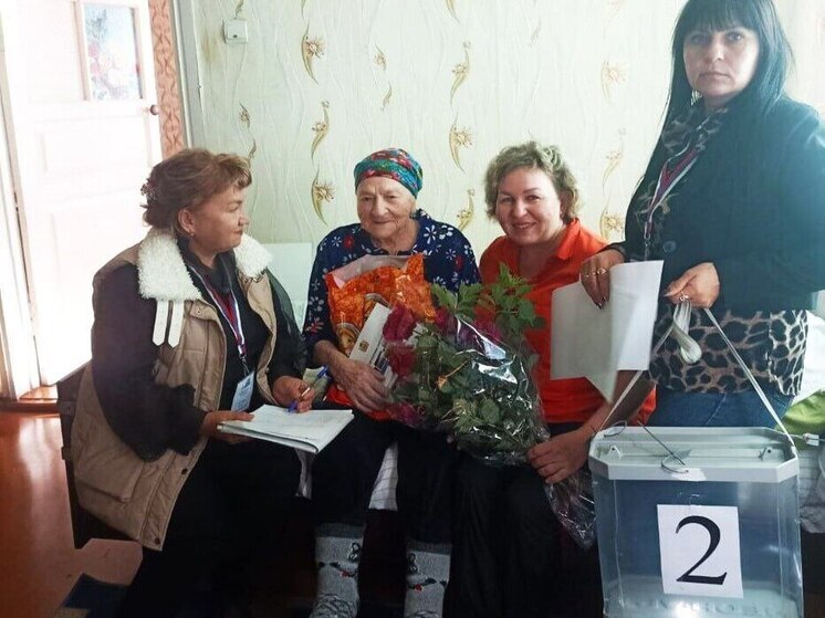 В Оренбургской области в голосовании за кандидата в губернаторы проголосовали три столетних избирателя