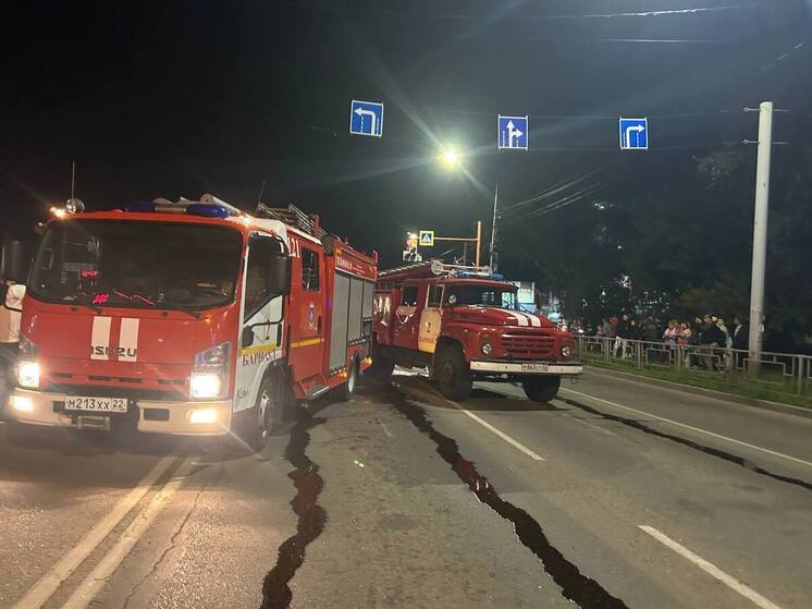 Крупный пожар в 200 «квадратов» полыхал в четырехквартирном доме в Камне-на-Оби