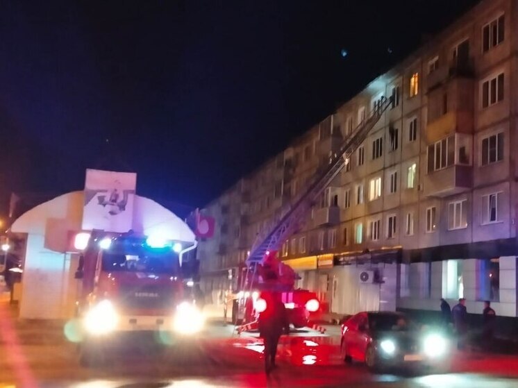 Спасатели вывели 18 человек из горящих домов в Красноярском крае